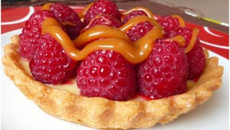 Tartelettes à la crème de nougat et framboise