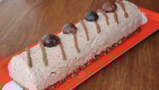 Bûche de Noël mousse de crème de marrons et croustillant praliné
