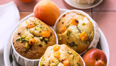 Petits gâteaux moelleux à l'abricot huile d'olive et pistaches