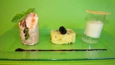 Râble de lapin farci au basilic, tomates séchées et piment d'Espelette, écrasée de pommes de terre aux olives noires et crème de parmesan