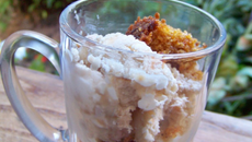 Glace au yaourt et pommes caramélisées