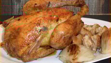 Poulet farci au pain aillé