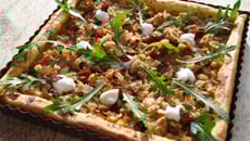 Tarte aux échalotes et à la moutarde