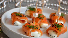 Roulades de saumon fumé, pomme et fromage frais