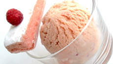 Glace aux biscuits roses de Reims