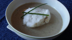 Crème de champignons façon îles flottantes