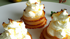 Poires pochées chantilly