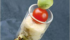 Verrine guacamolé, crabe et tomates cerise