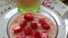 Terrinettes de rhubarbe et de fraises