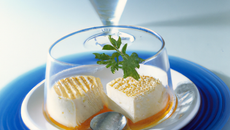 Mousse au roquefort en gelée de muscat