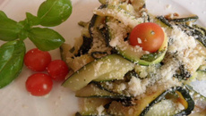 Tagliatelles de courgettes à l'ail frit