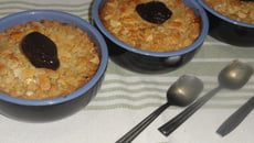 Crumble aux prunes et aux épices