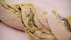 Pain tressé au pesto