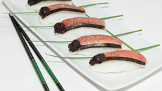 Nigiri sushis au rouget et à la tapenade