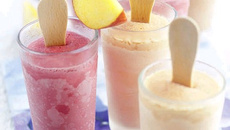 Sucettes glacées aux fruits