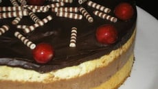 Entremet à la mousse au praliné et toblerone