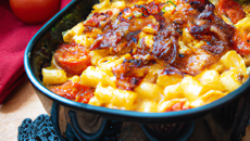 Gratin de pâtes torsades au bacon et sauce tomate