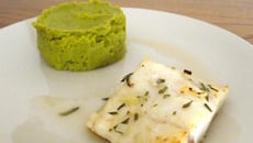 Filet de cabillaud à la bière et purée de petit-pois express