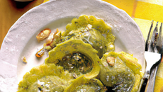 Ravioles de ricotta au pesto de noix