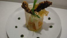 Petit pôt croustillant de carottes et ses finger mouillettes de poulet en croûte de noisettes et de parmesan