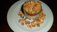 Verrine crumble amandes creme pralinoise compotée de poires panna cotta vanille
