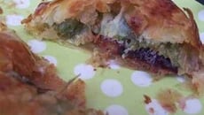 Feuilletés aux figues et pesto de roquette