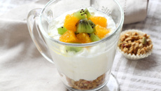 Faisselle au granola et fruits frais