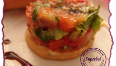 Tartare de légumes sur sablés de parmesan