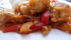 Poisson sauce aigre douce aux 2 poivrons