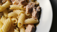 Pennes sauces au thon et aux câpres