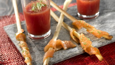 Saumon au naturel et smoothie à la tomate