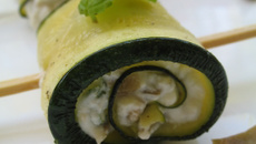 Roulade de courgettes, chèvre frais et olives
