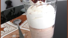 Mousse aux 2 chocolats et tuile Carambar