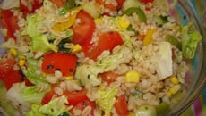 Salade de blé au concombre et au poivron
