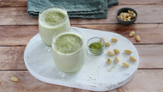 Matcha latté au lait d'amandes