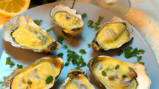 Huîtres chaudes en coquille, sabayon au champagne