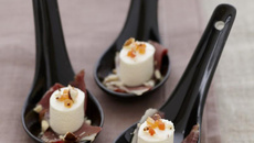 Cuillères de magret fumé à l'Apérivrais Provençal et aux noisettes