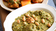 Curry vert de poulet et son gratin de buffala aux noisettes