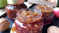 Confiture aux pommes et aux noisettes