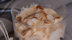 Verrine de mousse d'abricot sur lit de spéculoos