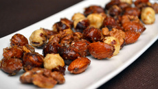 Mélange de noix caramélisées au miel et à la fleur de sel