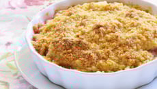 Crumble à la rhubarbe maison