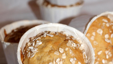 Muffins à la compote de pommes-ananas et vanille et flocons d'avoine