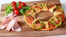 Pizza soleil aux poivrons, jambon et mozza