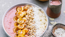 Smoothie bowl aux mirabelles et fraises