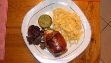 Blancs de poulet feuilletés farcis aux cèpes.