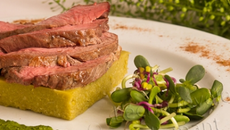 Pavé d'agneau chutney de petit pois