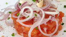 Tartare de filets de saumon frais et oignon