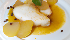 Cabillaud  à la vanille et aux poires confites