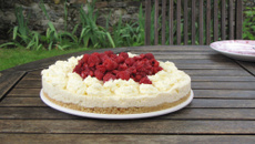 Nuage de chocolat blanc et framboises